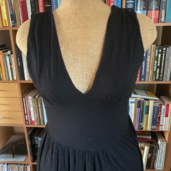 TRADED Black low cut dress - Picture 2 of 7